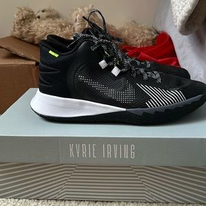 Kyrie Irving 11/23 size 6 youth boys basketball shoes
